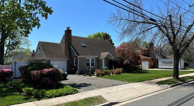 Photo of 698 Goodrich St, Uniondale, NY 11553
