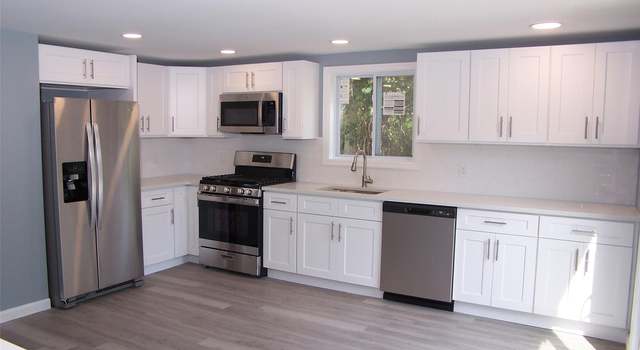 Photo of 1 Hampton Rd, Shirley, NY 11967