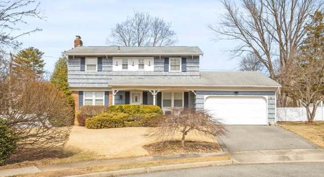 Photo of 8 Cord Pl, East Norwich, NY 11732