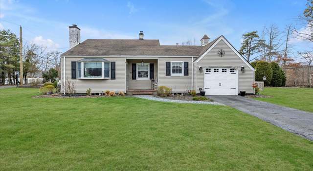 Photo of 6 Brookway, Oakdale, NY 11769