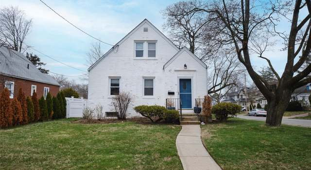 Photo of 76 Moore St, New Hyde Park, NY 11040