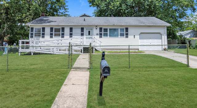 Photo of 15 Pinelawn Ave, Farmingville, NY 11738