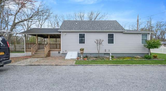 Photo of 82 Wood Ave, Mastic, NY 11950