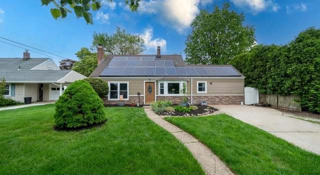 Photo of 33 Saddle Ln, Levittown, NY 11756