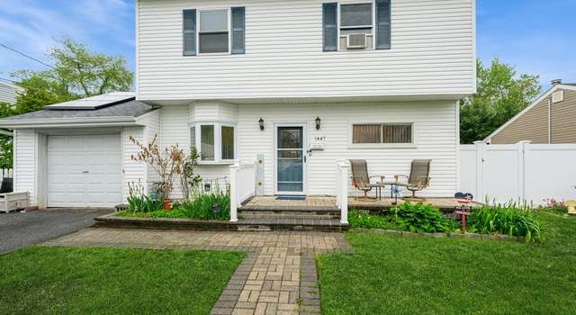 Photo of 1447 Lombardy Blvd, Bay Shore, NY 11706