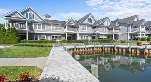 Photo of 13 Nicole Ct, Copiague, NY 11726