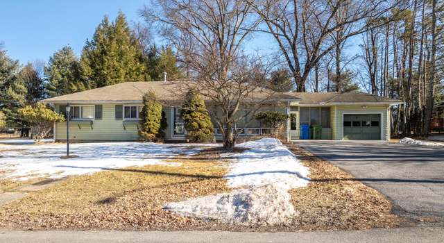 Photo of 6 Thomas Jefferson Pl, Middletown, NY 10940