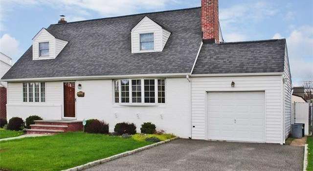 Photo of 40 Amby Ave, Plainview, NY 11803