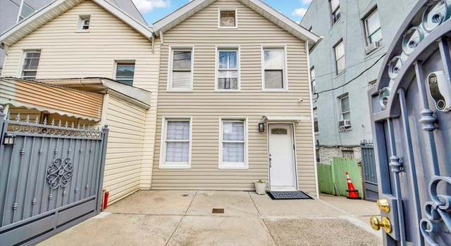 Photo of 735 E 216th St, Bronx, NY 10467