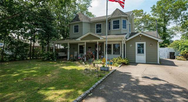 Photo of 871 Ocean Ave, West Islip, NY 11795