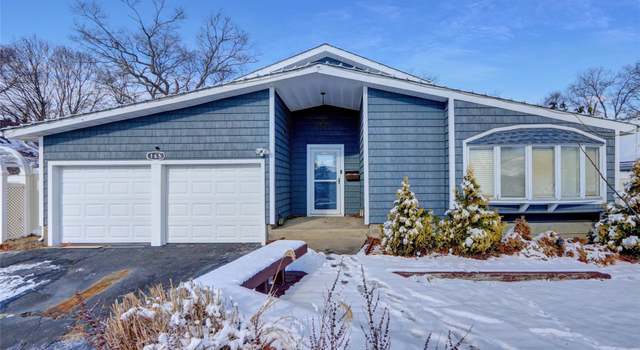 Photo of 165 Sunflower Ln, Islandia, NY 11749