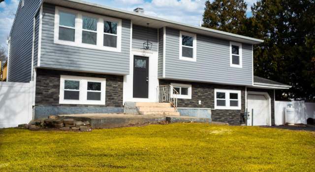 Photo of 39 Lawn St, Greenlawn, NY 11740