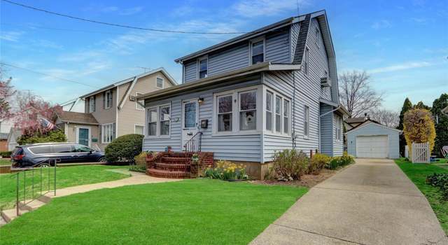 Photo of 25 Gladiolus Ave, Floral Park, NY 11001