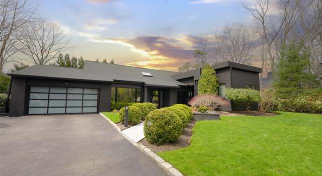 Photo of 3 Chasso Ct, Dix Hills, NY 11746