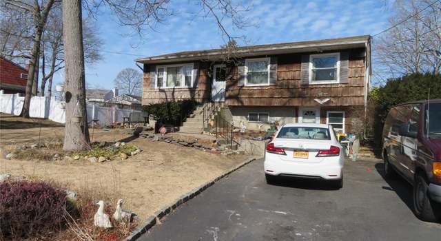Photo of 15 Walnut Ave, Farmingville, NY 11738