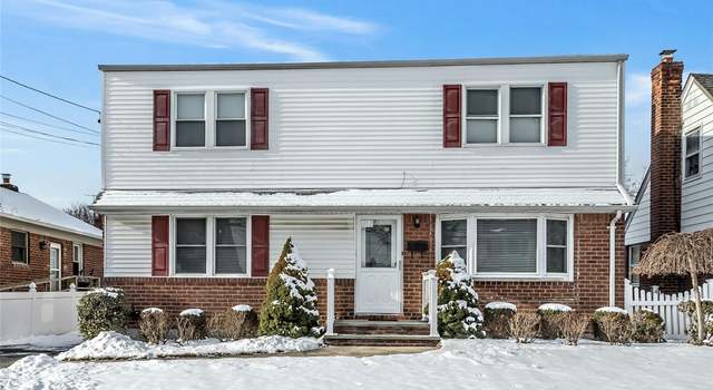 Photo of 217 Latham Rd, Mineola, NY 11501