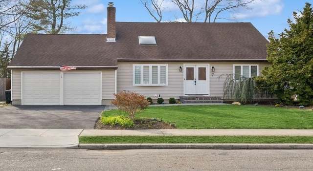 Photo of 7 Little Plains Ct, Huntington, NY 11743