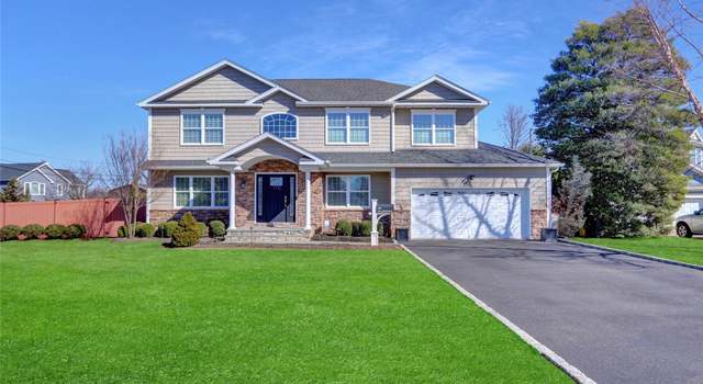Photo of 170 E Shore Dr, Massapequa, NY 11758
