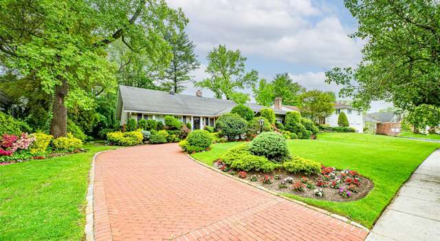 Photo of 98 Shrub Hollow Rd, Roslyn, NY 11576