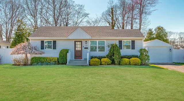 Photo of 130 Meroke Ln, East Islip, NY 11730