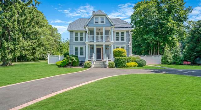 Photo of 318 Woodhollow Rd, Great River, NY 11739