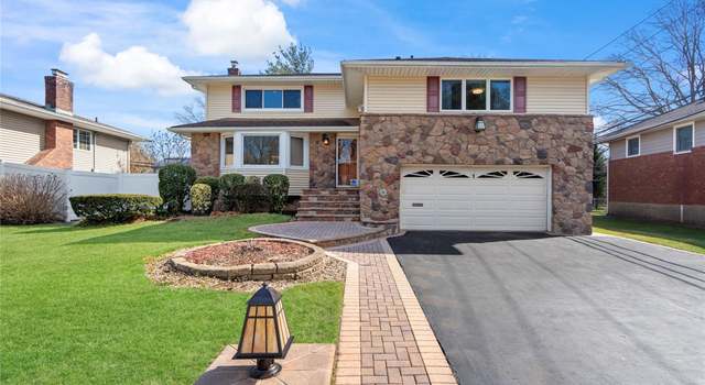 Photo of 1 Stuart Dr, Syosset, NY 11791