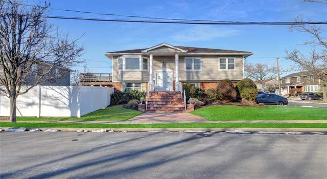 Photo of 119 Ivy Ln, Lido Beach, NY 11561