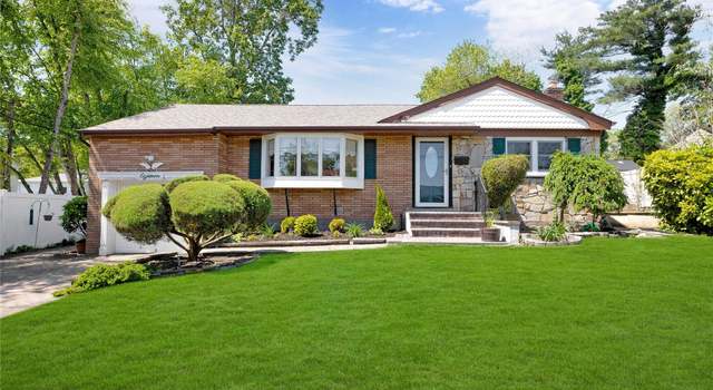 Photo of 18 Hamilton St, Farmingdale, NY 11735