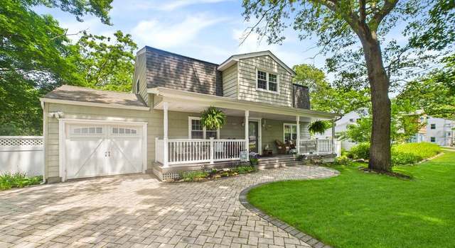 Photo of 481 Easton St, Ronkonkoma, NY 11779