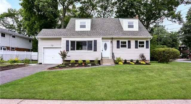 Photo of 197 Monroe St, Massapequa Park, NY 11762