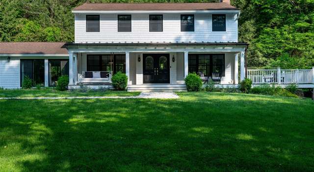 Photo of 8 Maclean Dr, Pound Ridge, NY 10576
