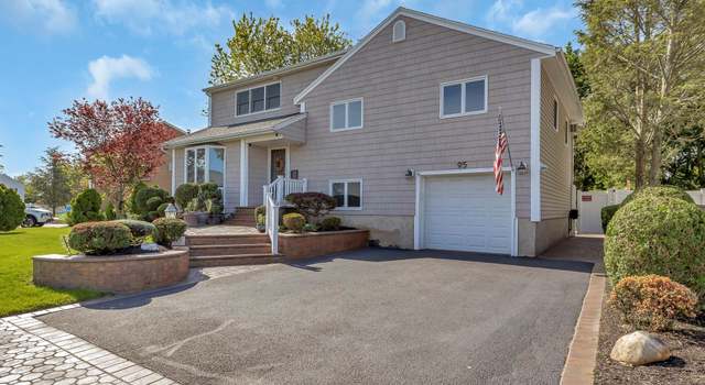 Photo of 95 Circle Dr, Syosset, NY 11791