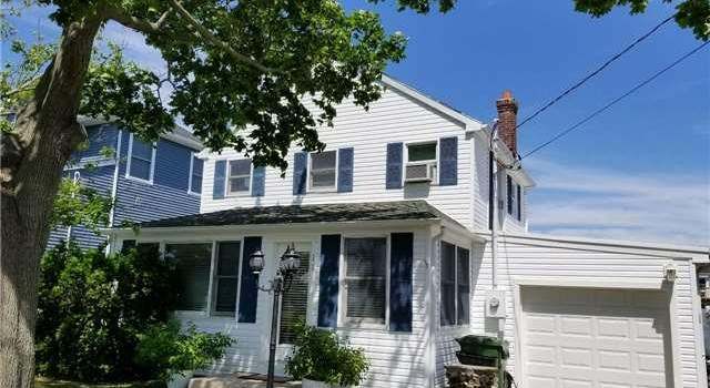 Photo of 11 Forest Ave, Massapequa, NY 11758
