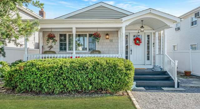 Photo of 27 W Neptune Ave, Lindenhurst, NY 11757