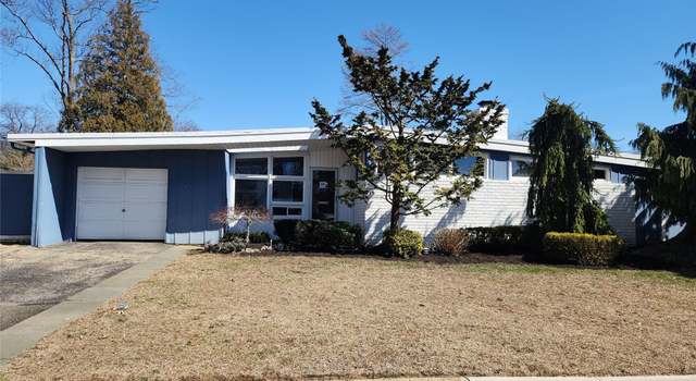 Photo of 18 Oakfield Ave, Freeport, NY 11520