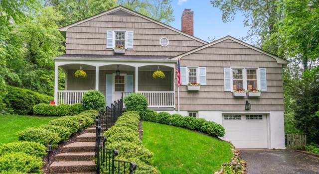 Photo of 10 Erick Ct, Cold Spring Harbor, NY 11724
