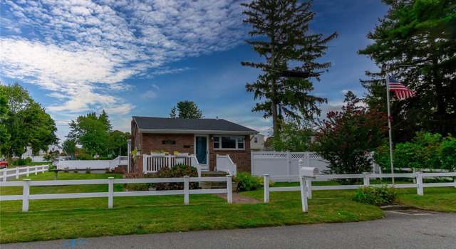 Photo of 220 Amsterdam Ave, West Babylon, NY 11704