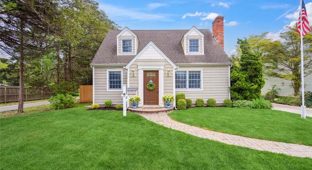Photo of 67 Snedecor Ave, Bayport, NY 11705