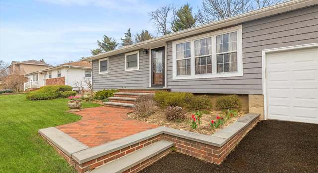 Photo of 23 Beaumont Dr, Plainview, NY 11803