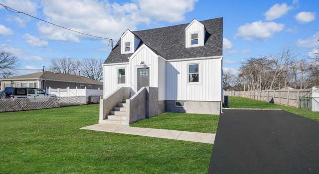 Photo of 81 Frederick Ave, Bay Shore, NY 11706
