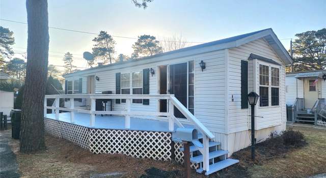 Photo of 525 Riverleigh Ave Unit A19, Riverhead, NY 11901