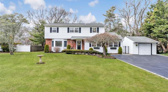Photo of 275 Waterford Rd, Oakdale, NY 11769
