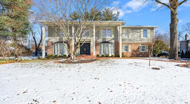 Photo of 16 Flamingo Rd N, East Hills, NY 11576