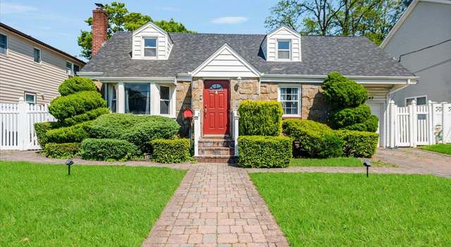 Photo of 347 Star St, East Meadow, NY 11554