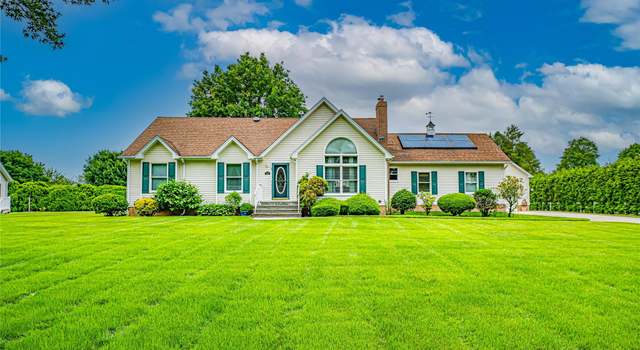 Photo of 141 Jakes Ln, Calverton, NY 11933