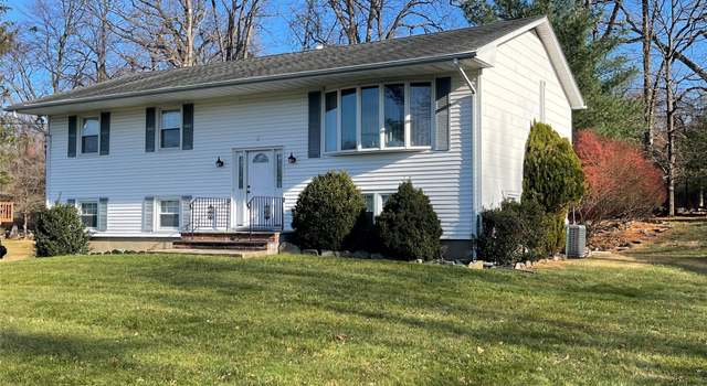 Photo of 3 Hemlock Ln, Thiells, NY 10984