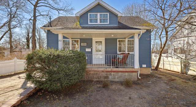 Photo of 32 Roslyn St, Islip Terrace, NY 11752