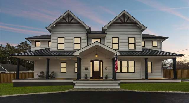 Photo of 10 Humphrey Ln, Blue Point, NY 11715