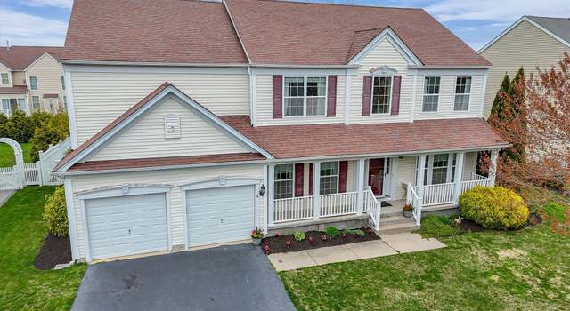 Photo of 8 Woodstork Dr, Mount Sinai, NY 11766
