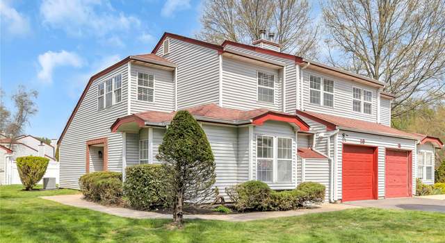 Photo of 19 Hancock Ct, Coram, NY 11727